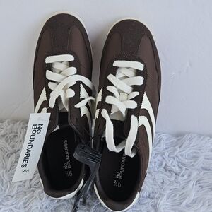 No Boundaries Retro Lace-Up Sneakers Brown Cream Women Size 9.5 NWT